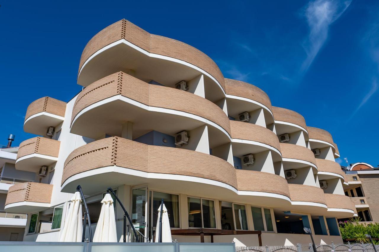 Di Matteo Hotel Roseto Degli Abruzzi Exterior foto