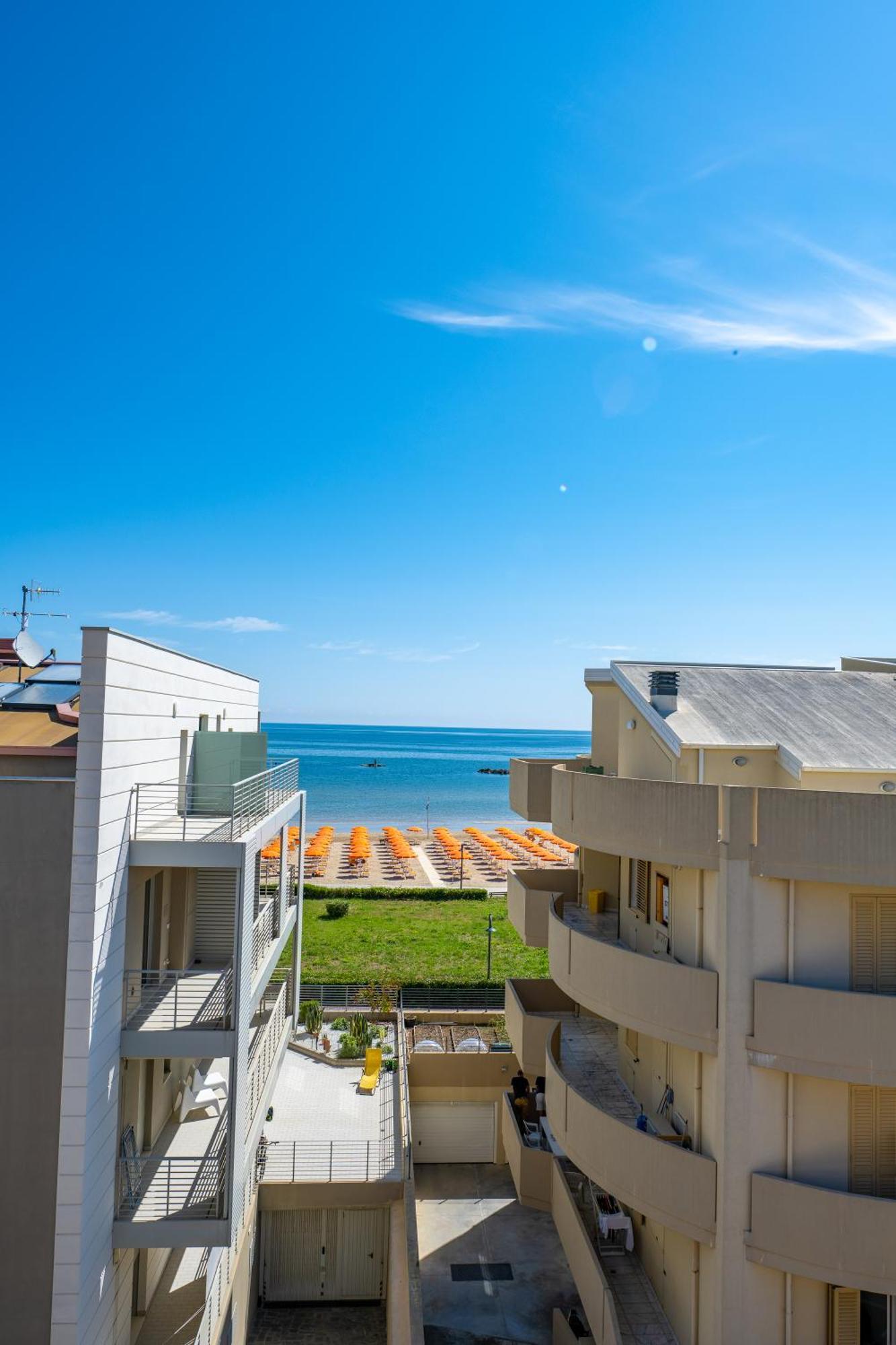 Di Matteo Hotel Roseto Degli Abruzzi Exterior foto