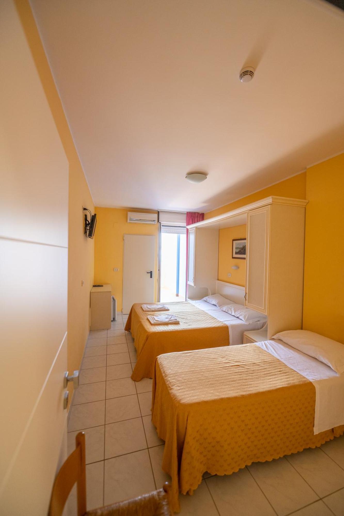 Di Matteo Hotel Roseto Degli Abruzzi Exterior foto
