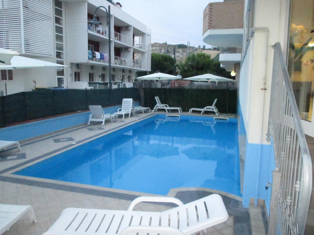 Di Matteo Hotel Roseto Degli Abruzzi Exterior foto